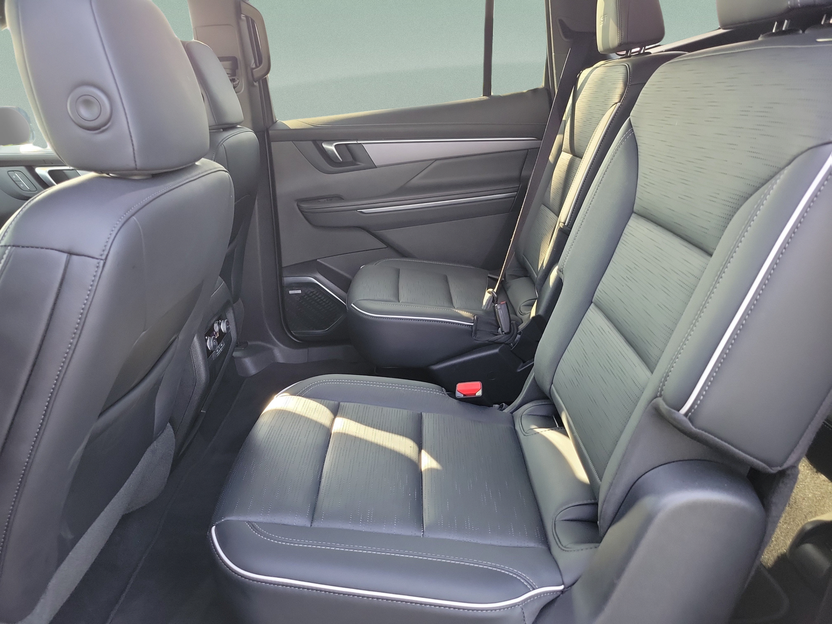 Used 2025 Buick Enclave Sport Touring FWD image 38