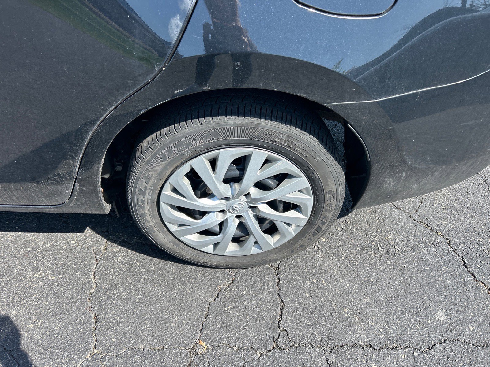 Used 2018 Toyota Corolla LE FWD image 9