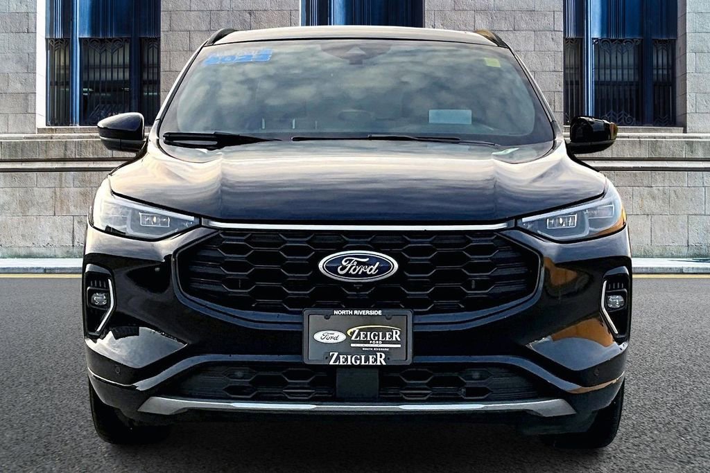 Certified 2023 Ford Escape ST-Line Elite w/ Premium Technology Package AWD/4WD image 3