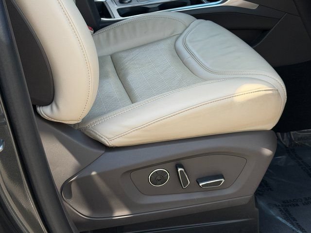 Certified 2020 Ford Explorer Platinum w/ Premium Technology Package AWD/4WD image 31