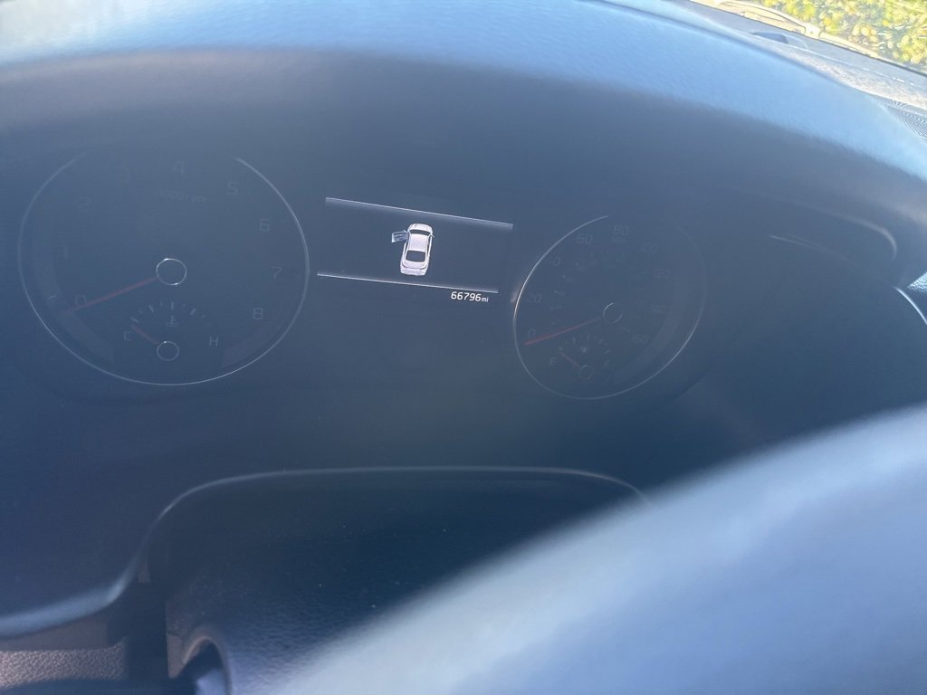 Used 2023 Kia Forte LXS w/ LXS Technology Package image 5