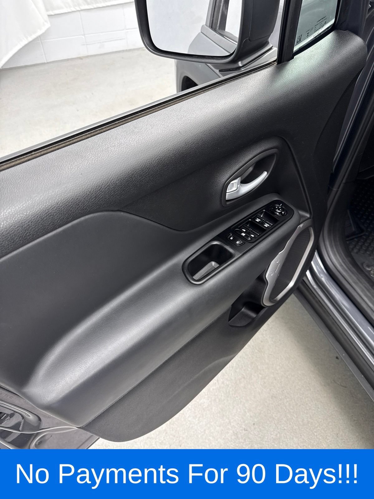 Used 2023 Jeep Renegade Latitude AWD/4WD image 13