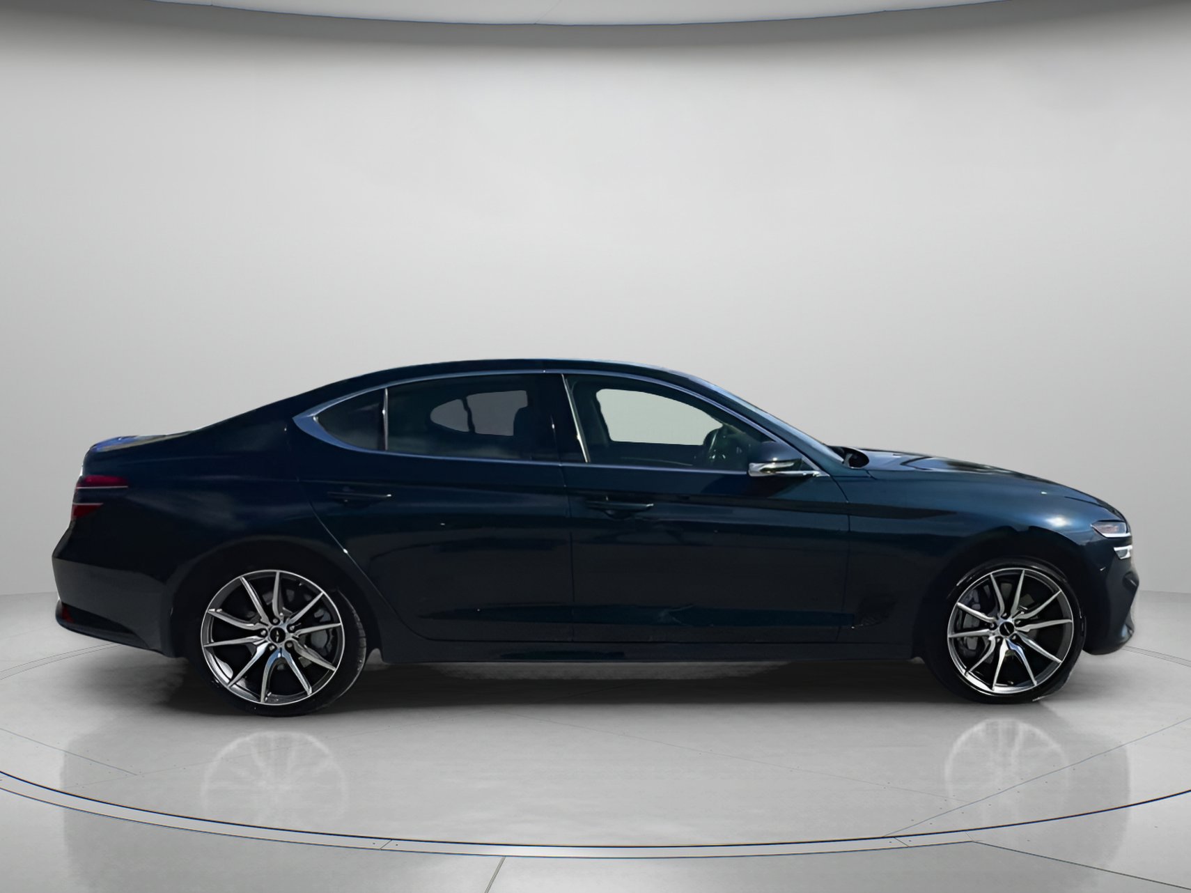 Used 2025 Genesis G70 2.5T image 32