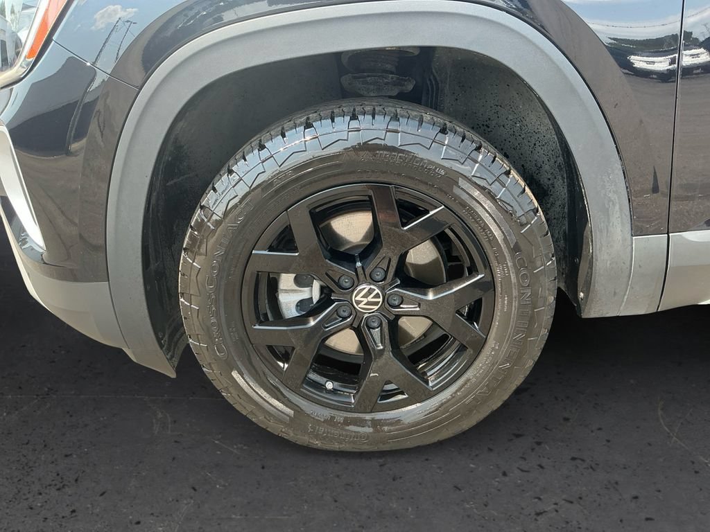 Used 2024 Volkswagen Atlas Peak Edition SE AWD/4WD image 13