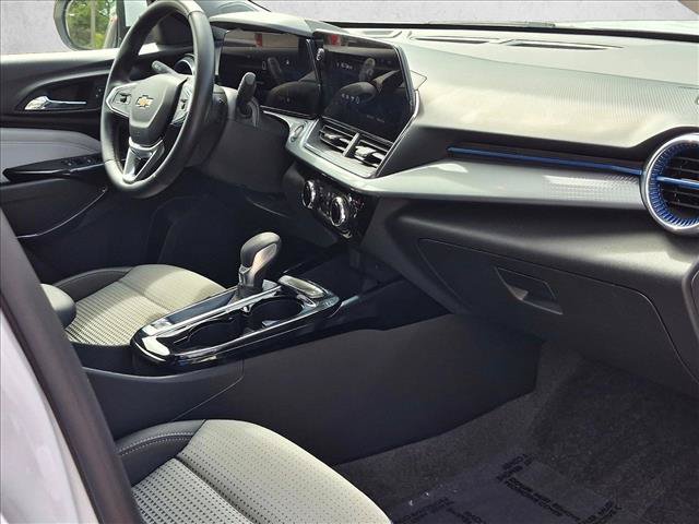 Used 2024 Chevrolet Trax LT w/ LT Convenience Package FWD image 21