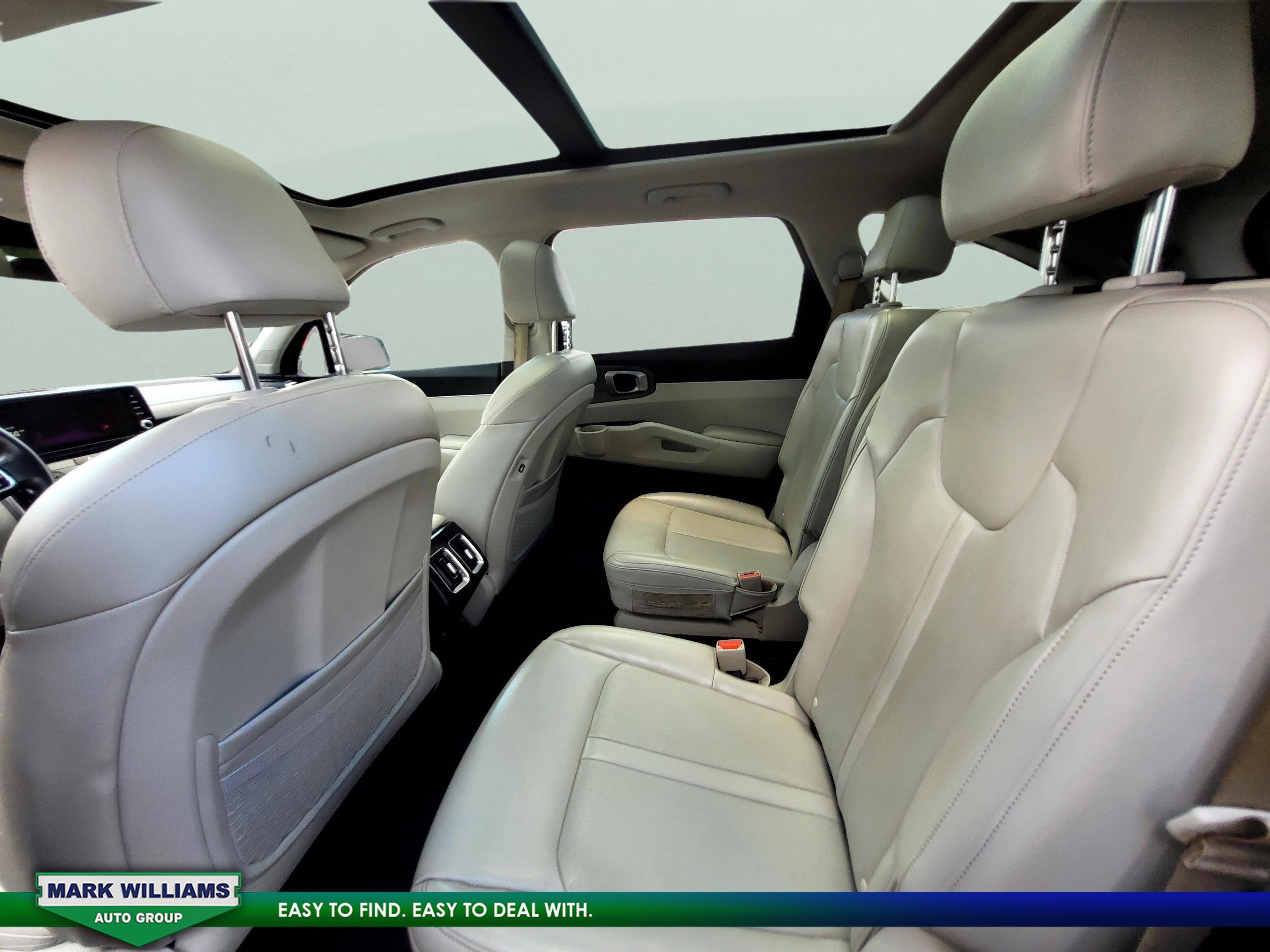 Used 2023 Kia Sorento EX w/ Panoramic Sunroof Package image 14