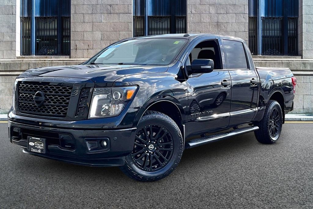 Used 2018 Nissan Titan SV w/ SV Convenience Package image 2