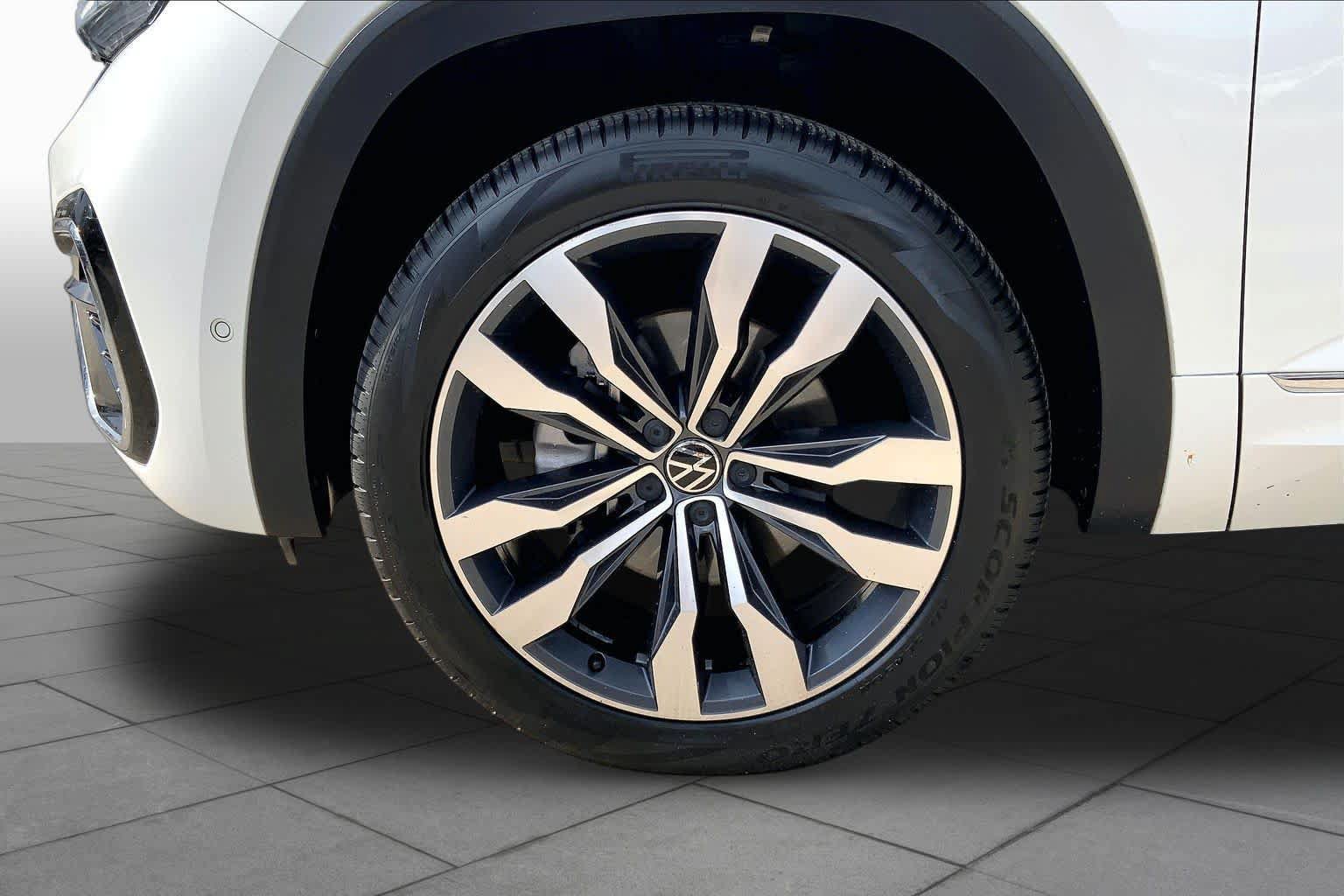 Used 2023 Volkswagen Atlas Cross Sport SEL Premium R-Line AWD/4WD image 11