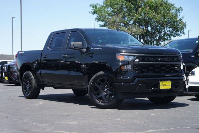Used 2025 Chevrolet Silverado 1500 Custom AWD/4WD image 2