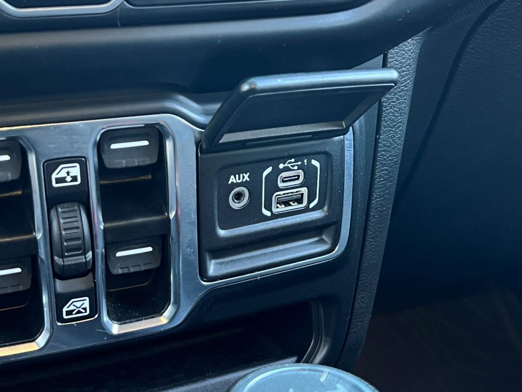 Used 2022 Jeep Wrangler Unlimited Sport image 27