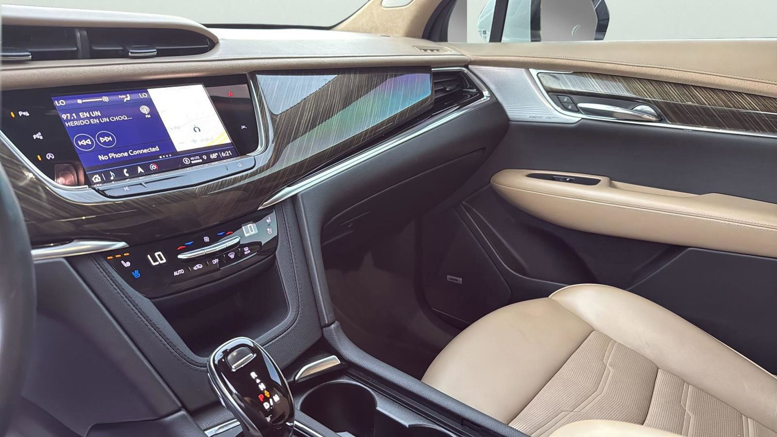 Used 2022 Cadillac XT6 Premium Luxury w/ Platinum Package image 18