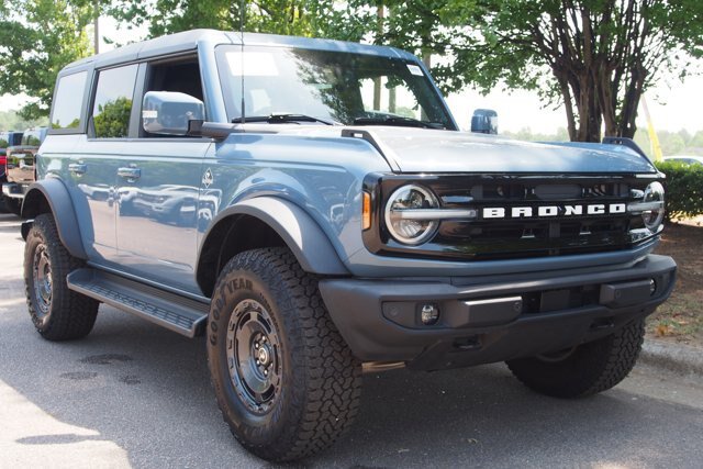 Certified 2025 Ford Bronco Outer Banks w/ Sasquatch Package AWD/4WD image 1