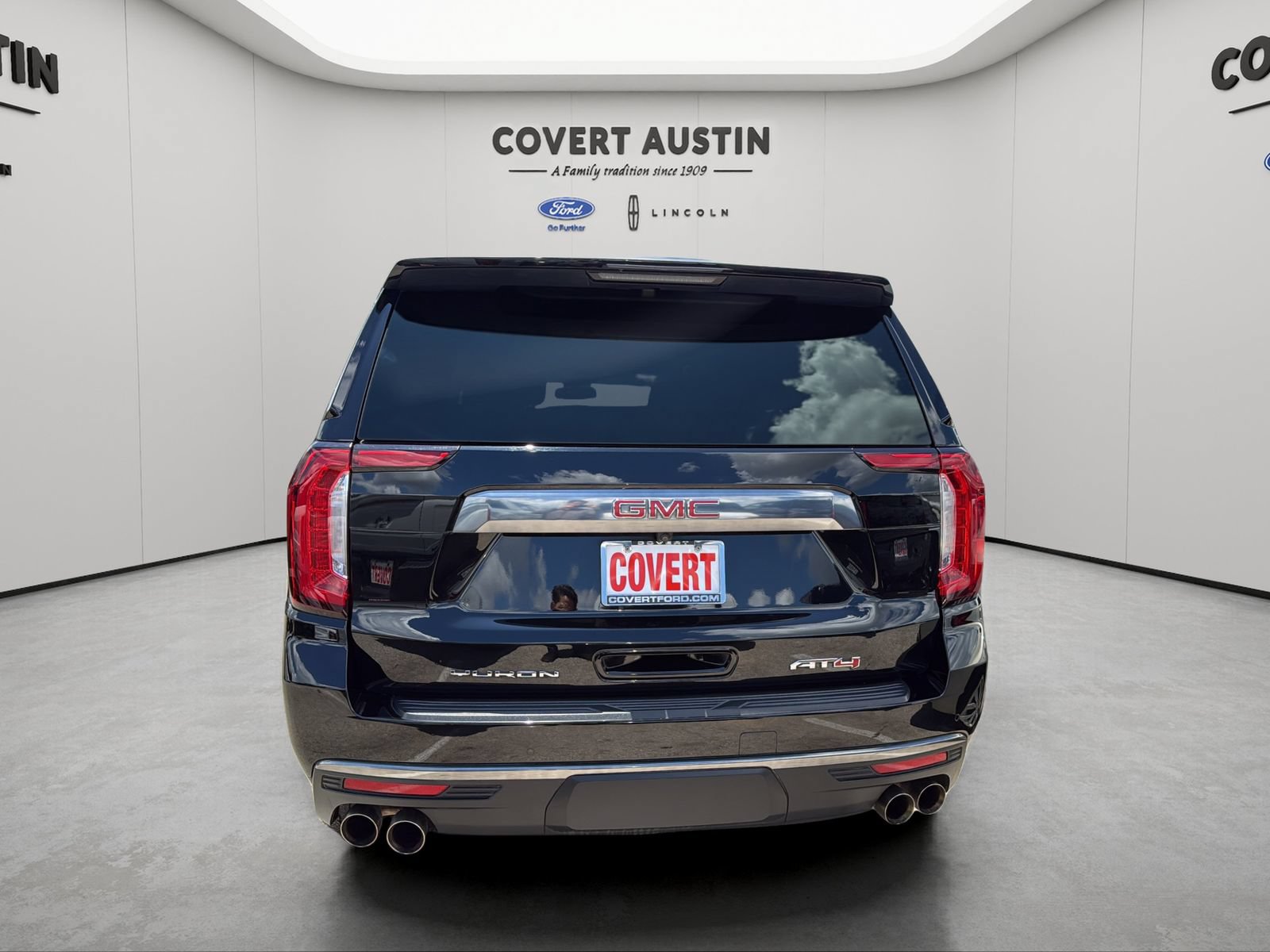 Used 2024 GMC Yukon AT4 w/ AT4 Premium Plus Package AWD/4WD image 4
