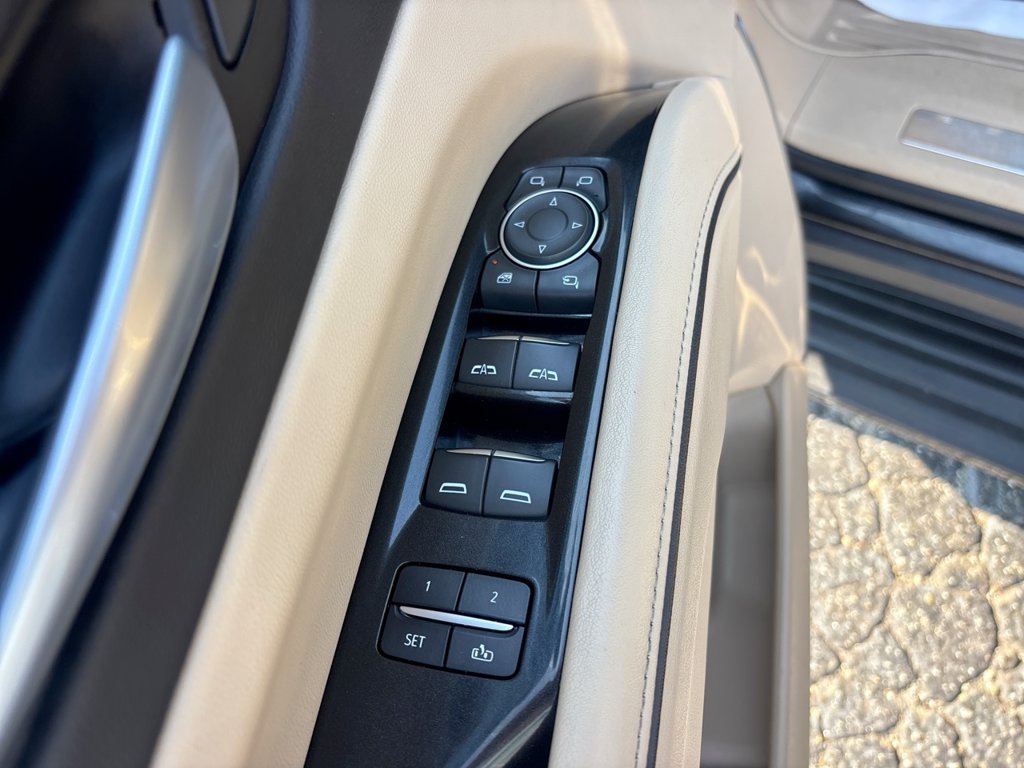 Used 2023 Cadillac Escalade Premium Luxury w/ Performance Package AWD/4WD image 27