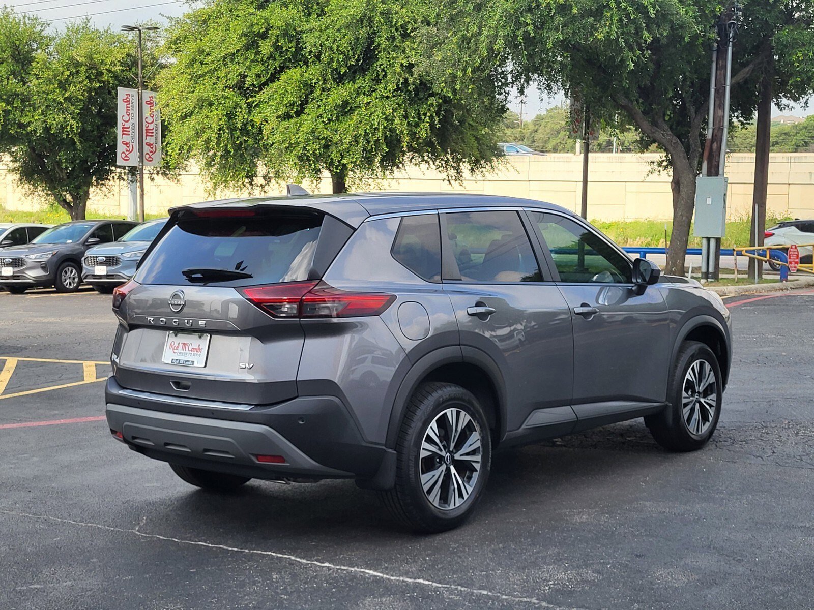 Used 2023 Nissan Rogue SV FWD image 4