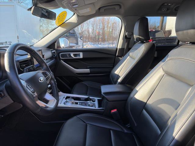 Certified 2022 Ford Explorer XLT w/ Equipment Group 202A image 16