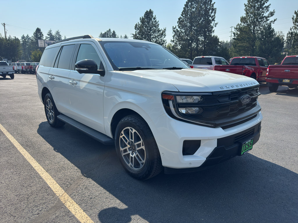 Certified 2025 Ford Expedition Active AWD/4WD image 4