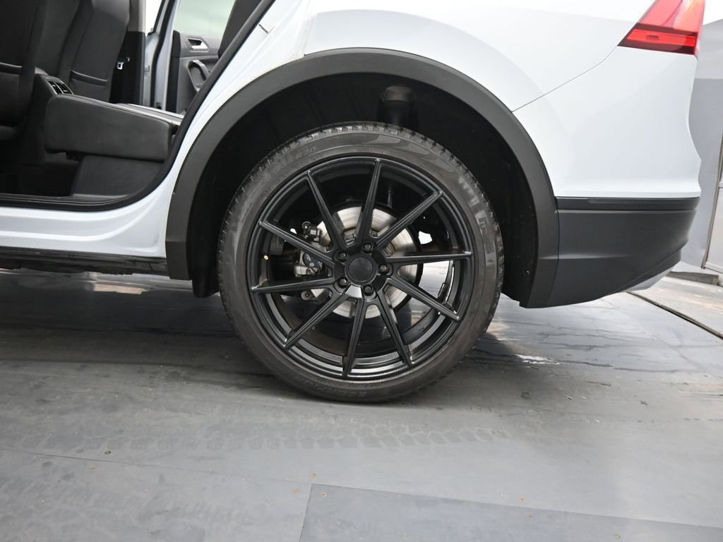 Used 2019 Volkswagen Tiguan SE w/ Panoramic Sunroof Package FWD image 20