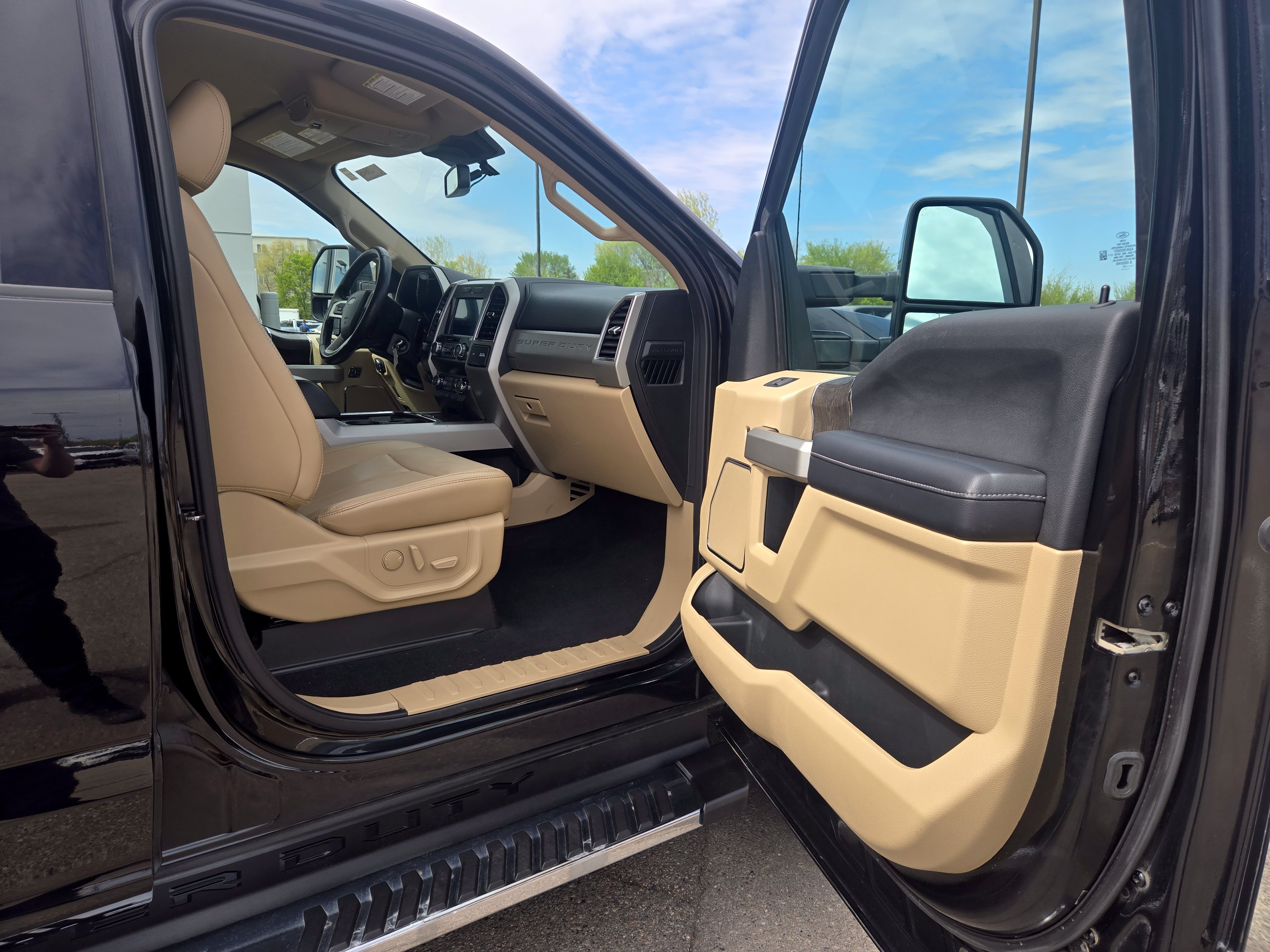 Certified 2021 Ford F350 Lariat w/ Lariat Value Package AWD/4WD image 16