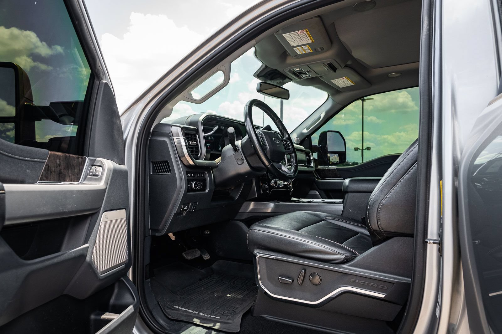 Certified 2024 Ford F350 Lariat w/ Lariat Ultimate Package AWD/4WD image 18