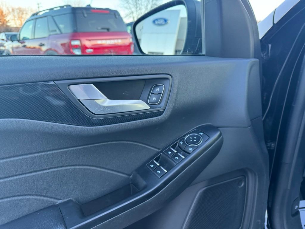 Certified 2025 Ford Escape ST-Line image 13
