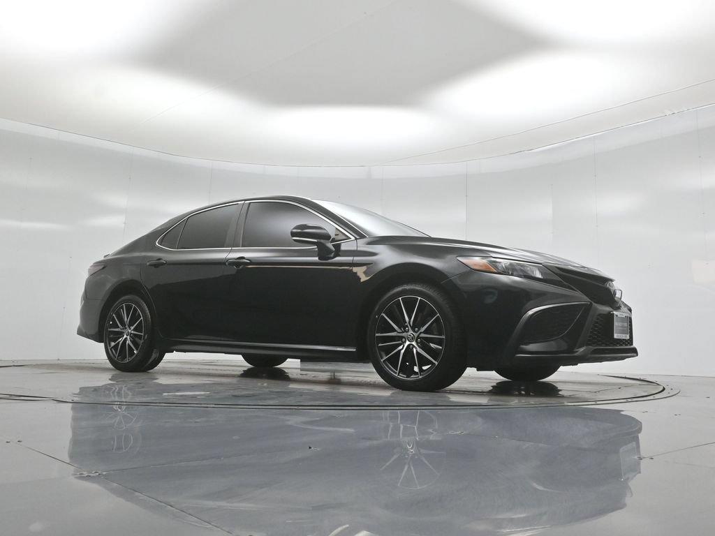 Used 2022 Toyota Camry SE FWD image 4