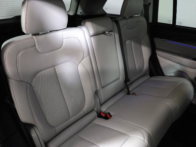 Used 2022 Jeep Grand Cherokee Overland w/ Advanced Protech Group III AWD/4WD image 10