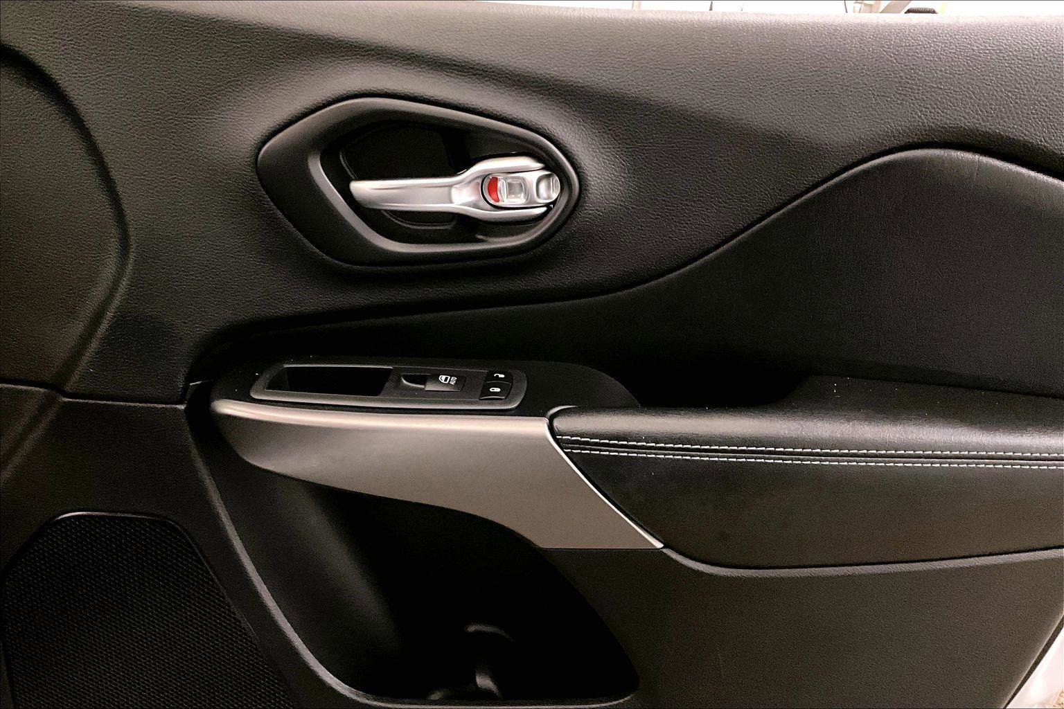 Used 2020 Jeep Cherokee Latitude Plus w/ Cold Weather Group image 23