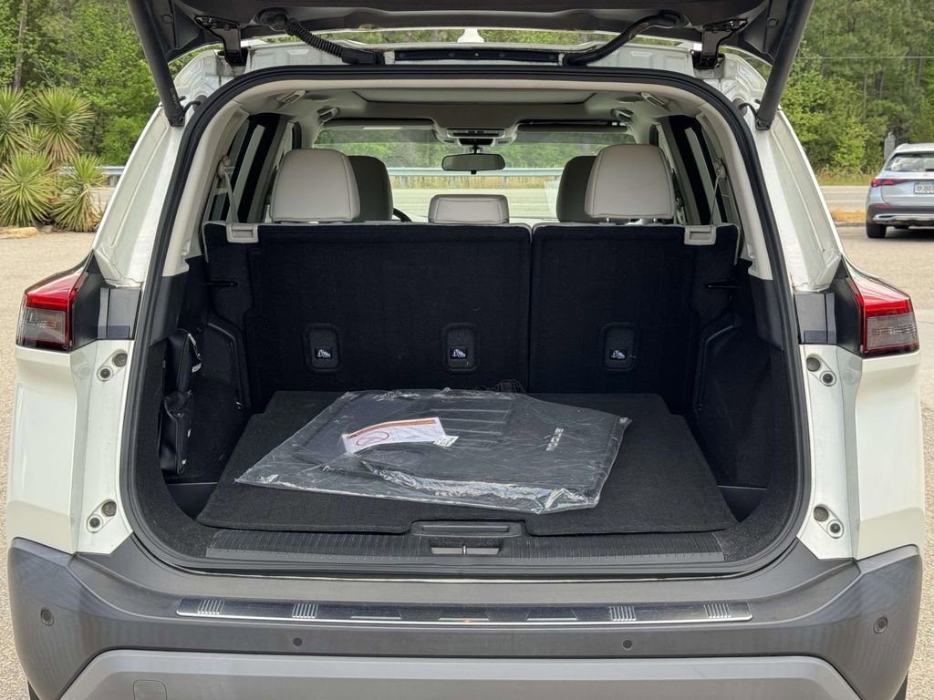 Used 2023 Nissan Rogue SV w/ SV Premium B Package FWD image 15