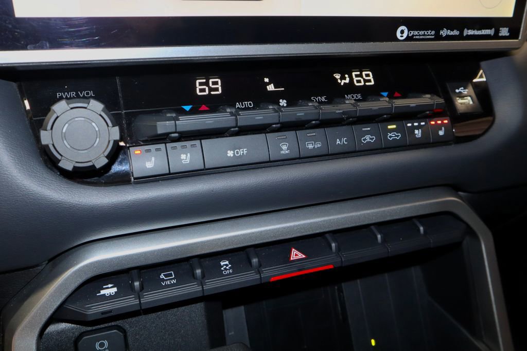 Used 2024 Toyota Tundra Platinum AWD/4WD image 34