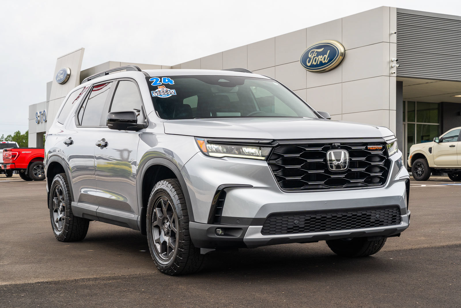 Used 2024 Honda Pilot TrailSport image 1