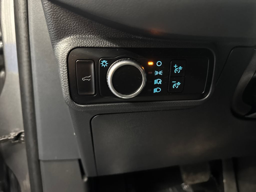 Certified 2025 Ford Explorer Active AWD/4WD image 33