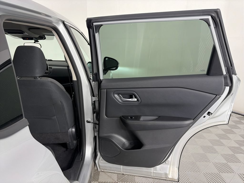 Used 2024 Nissan Rogue SV AWD/4WD image 27