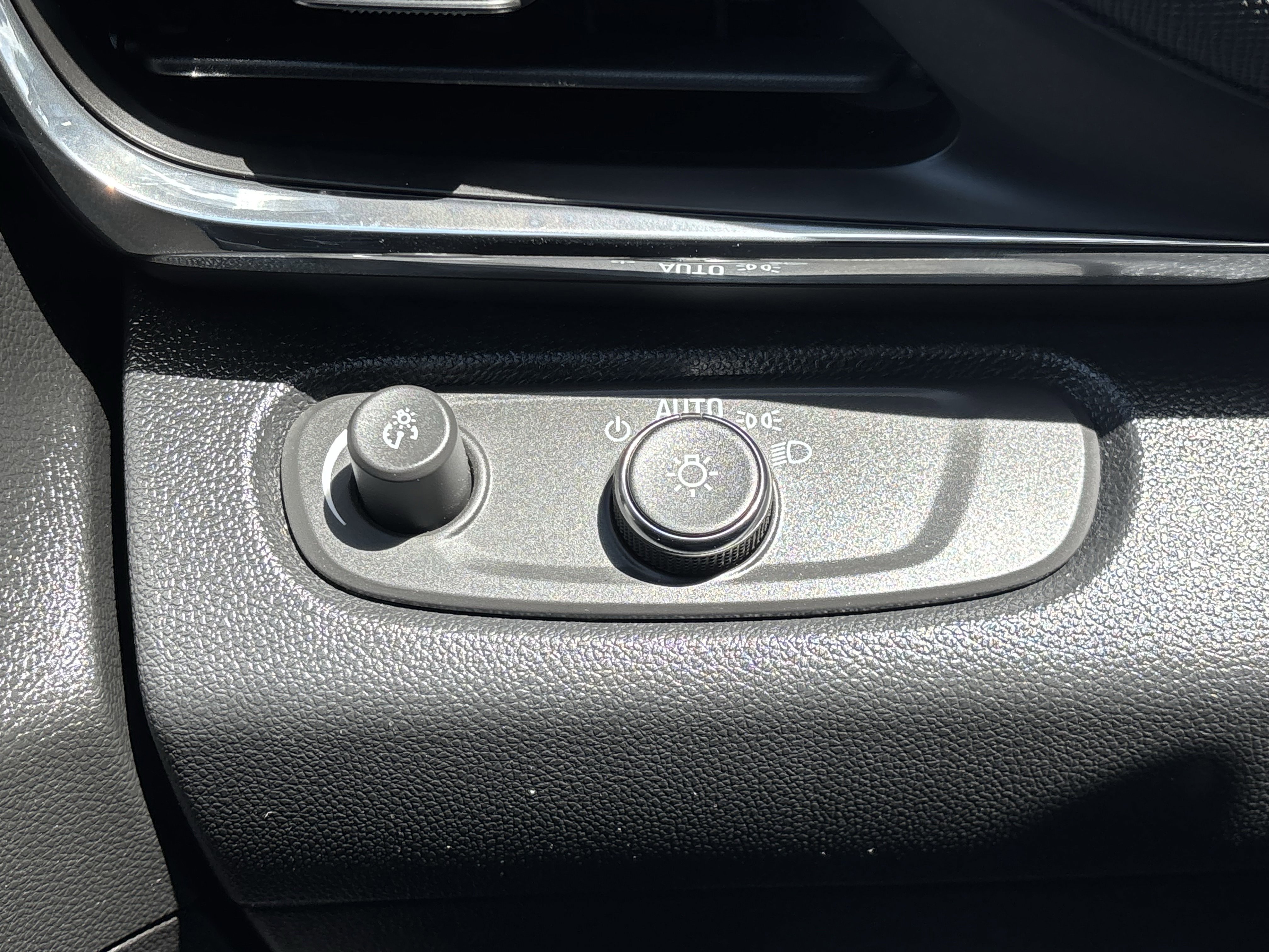 Used 2025 Buick Envista Preferred image 37