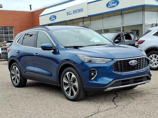 Certified 2023 Ford Escape Platinum w/ Premium Technology Package AWD/4WD image 1