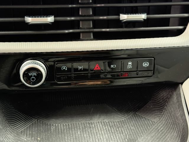 Certified 2025 Ford Explorer Active w/ Active Comfort Package AWD/4WD image 5
