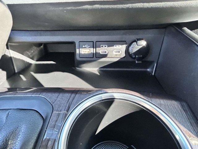 Used 2023 Toyota Highlander Platinum FWD image 28
