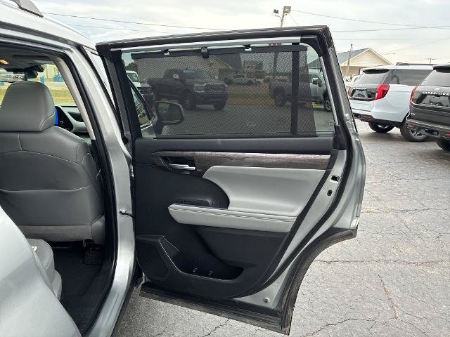 Used 2024 Toyota Highlander Platinum AWD/4WD image 18