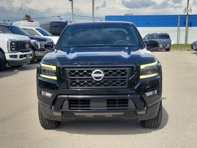 Used 2023 Nissan Frontier SV w/ Midnight Edition Package RWD image 2