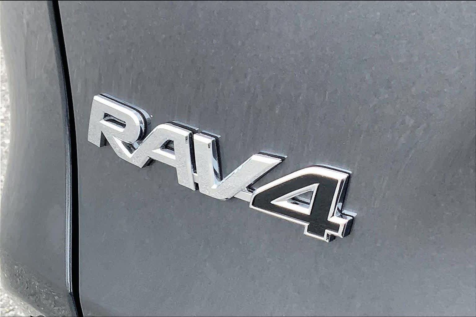 Used 2025 Toyota RAV4 XLE w/ Convenience Package FWD image 31