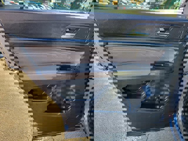 Used 2022 Volkswagen Atlas Cross Sport SEL R-Line image 26