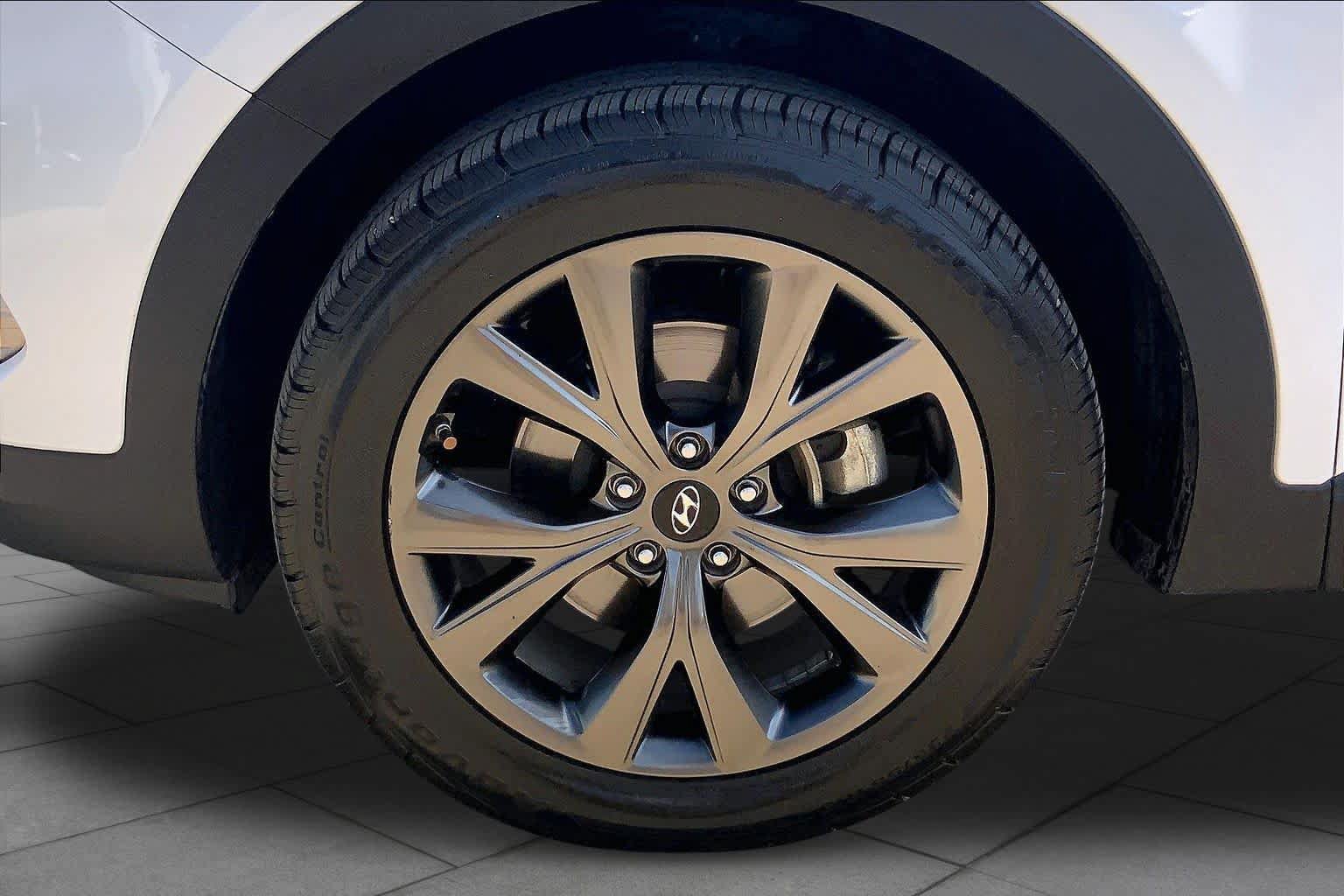 Used 2017 Hyundai Santa Fe Sport FWD image 11