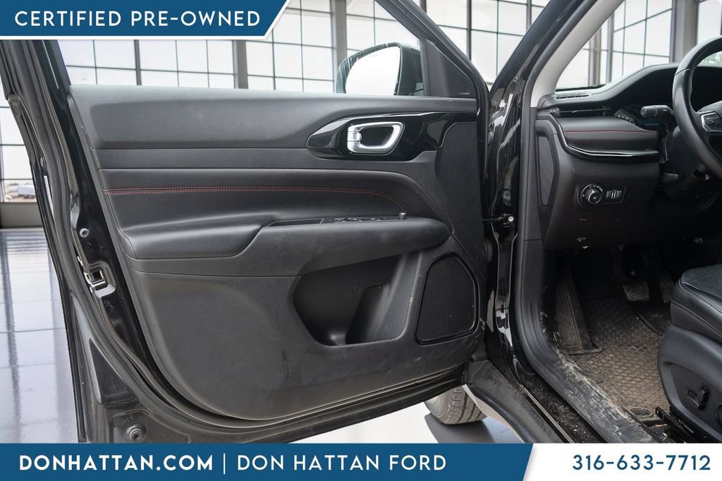 Used 2022 Jeep Compass Trailhawk w/ Trailhawk Convenience Group AWD/4WD image 18