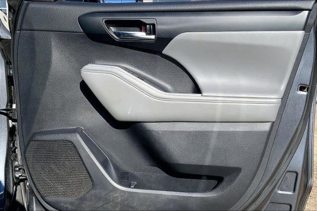 Used 2021 Toyota Highlander XLE image 22