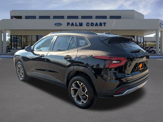 Used 2025 Chevrolet Trax LT FWD image 6