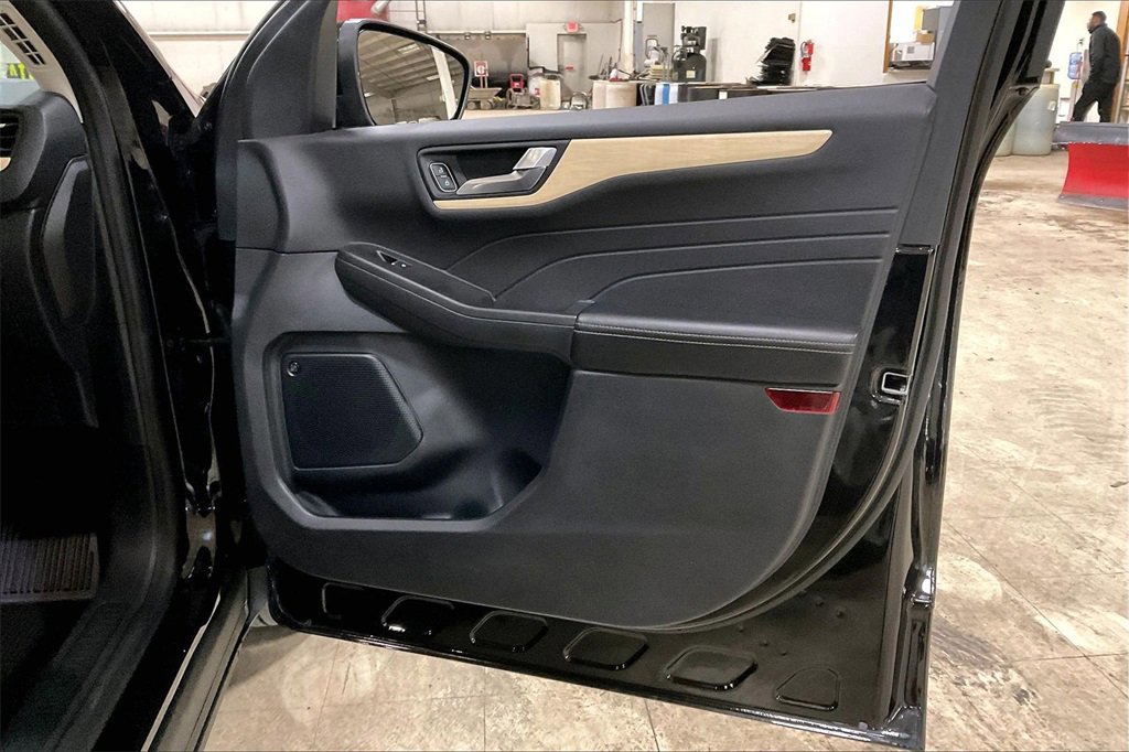 Certified 2021 Ford Escape Titanium w/ Titanium Elite Package image 23