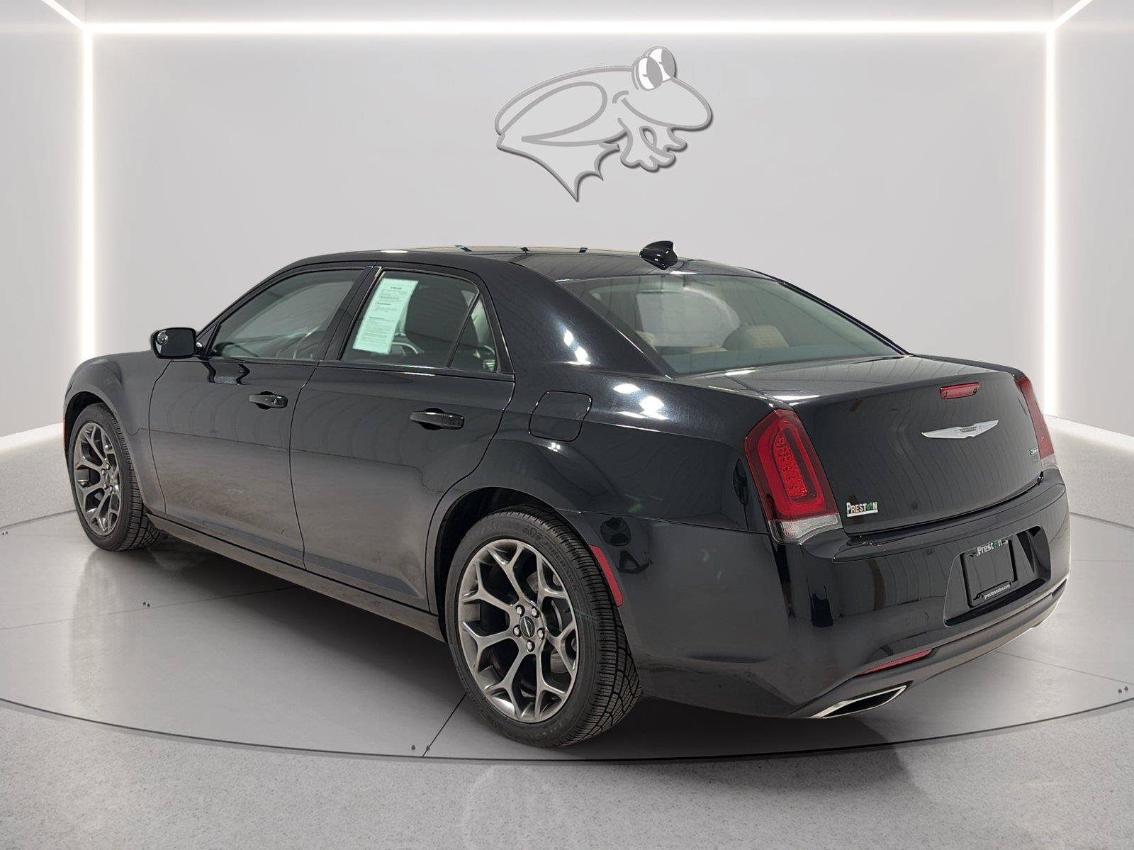 Used 2018 Chrysler 300 Touring w/ Sport Appearance Package RWD image 3