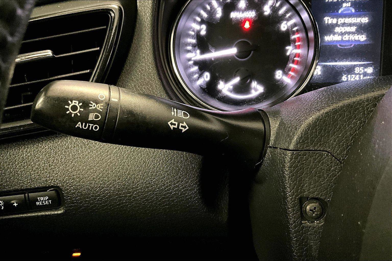 Used 2017 Nissan Rogue SV image 30