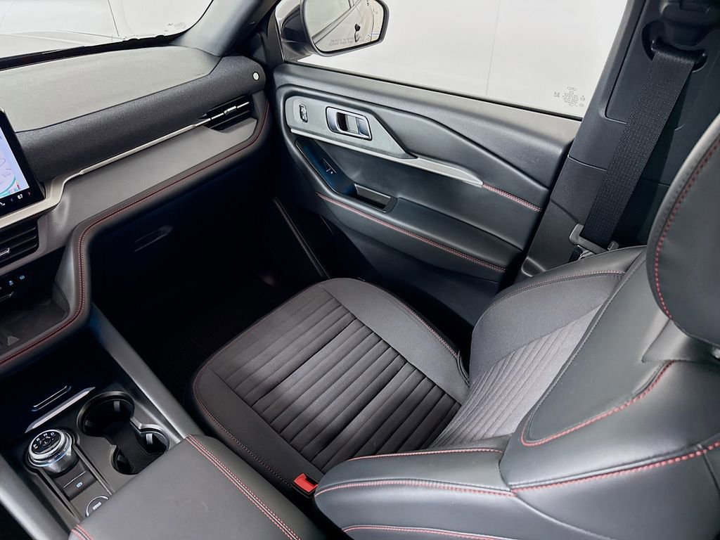 Certified 2025 Ford Explorer ST-Line w/ Premium Package image 25
