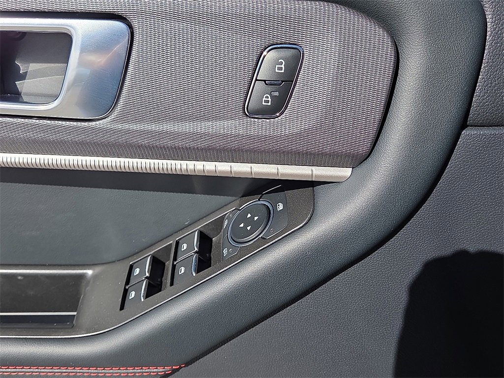 Certified 2025 Ford Explorer ST-Line image 22